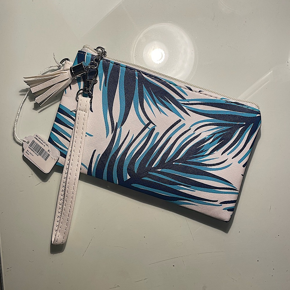 NWT Small Wristlet